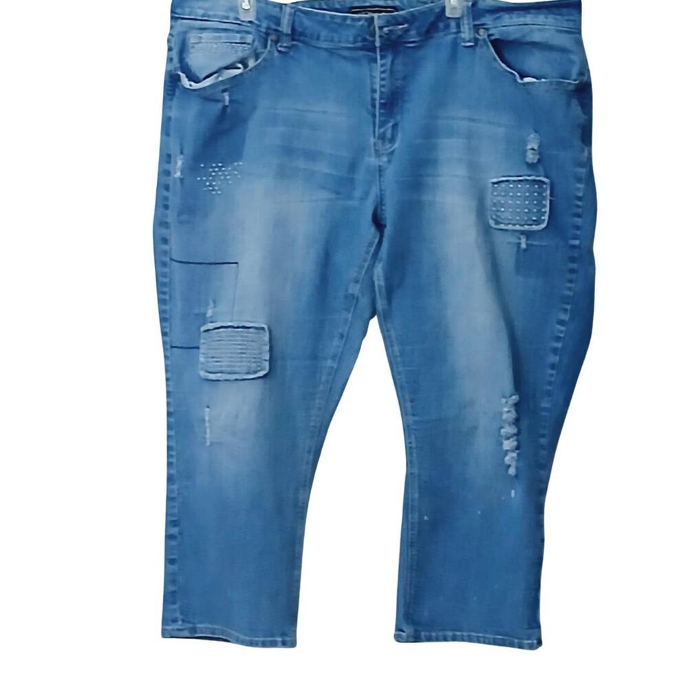 Womens Plus Size Distressed Capri Jeans by Cato